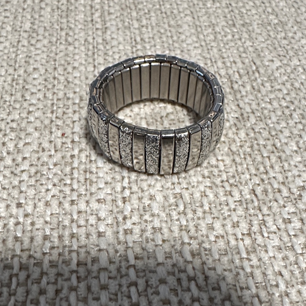 Silver Stretch Ring - image 1